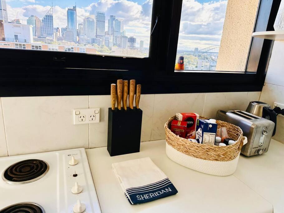 Chic With Stunning Views Apartment Sydney