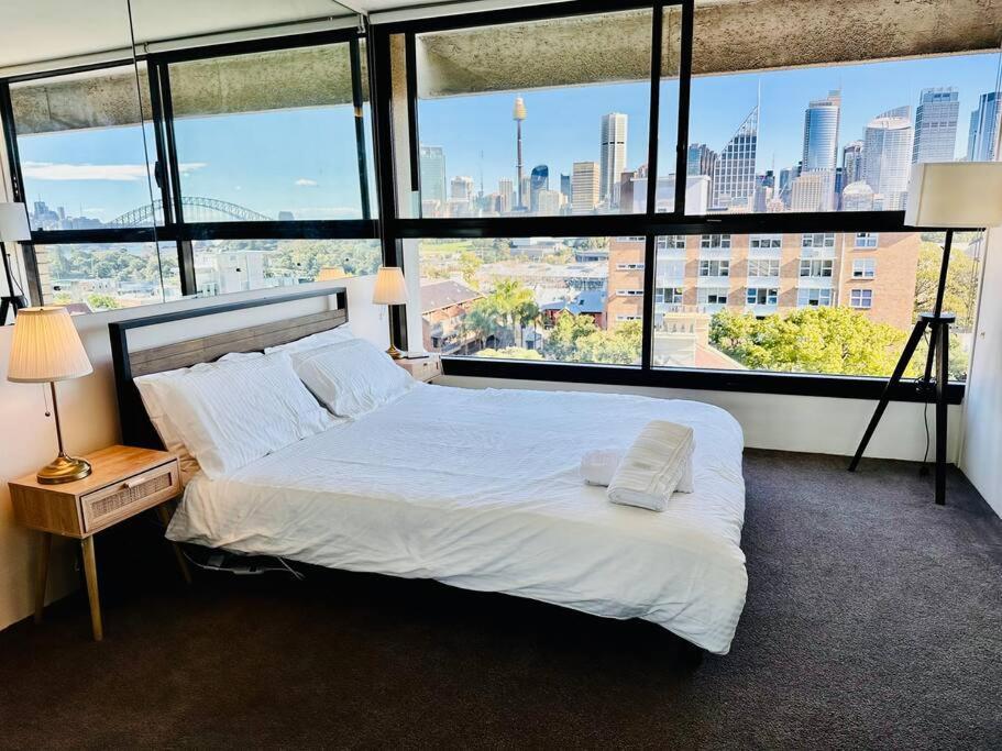 Chic With Stunning Views * Sydney